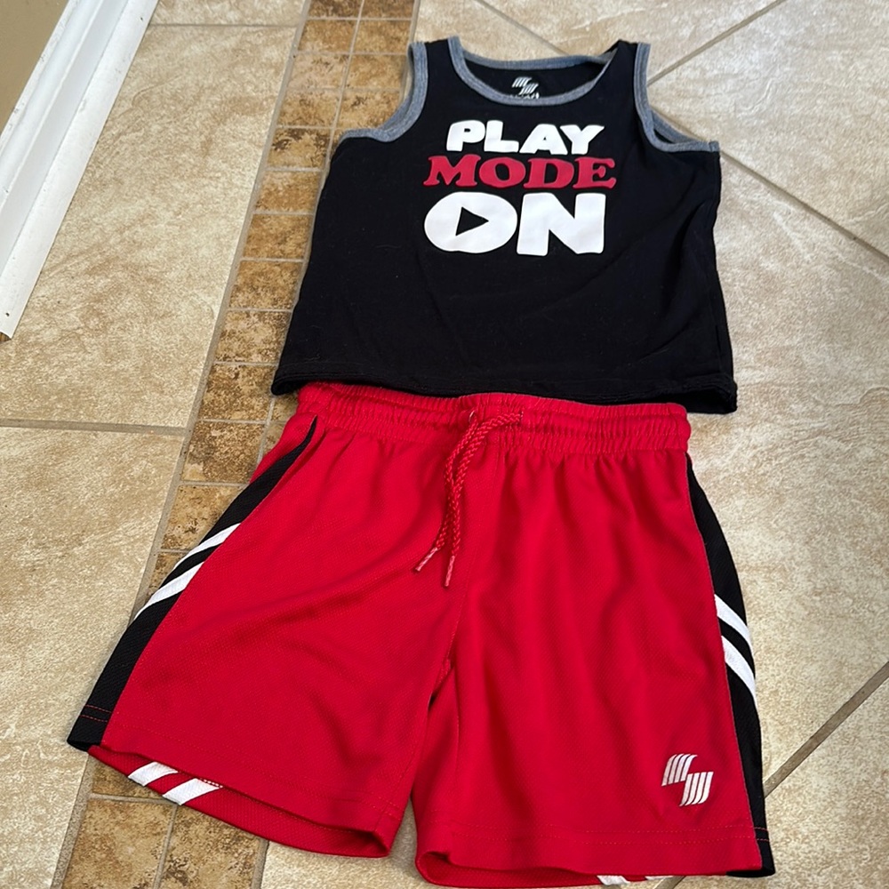 Boys Children’s Place shorts set - shirt size 4T, shirts size XS (4)